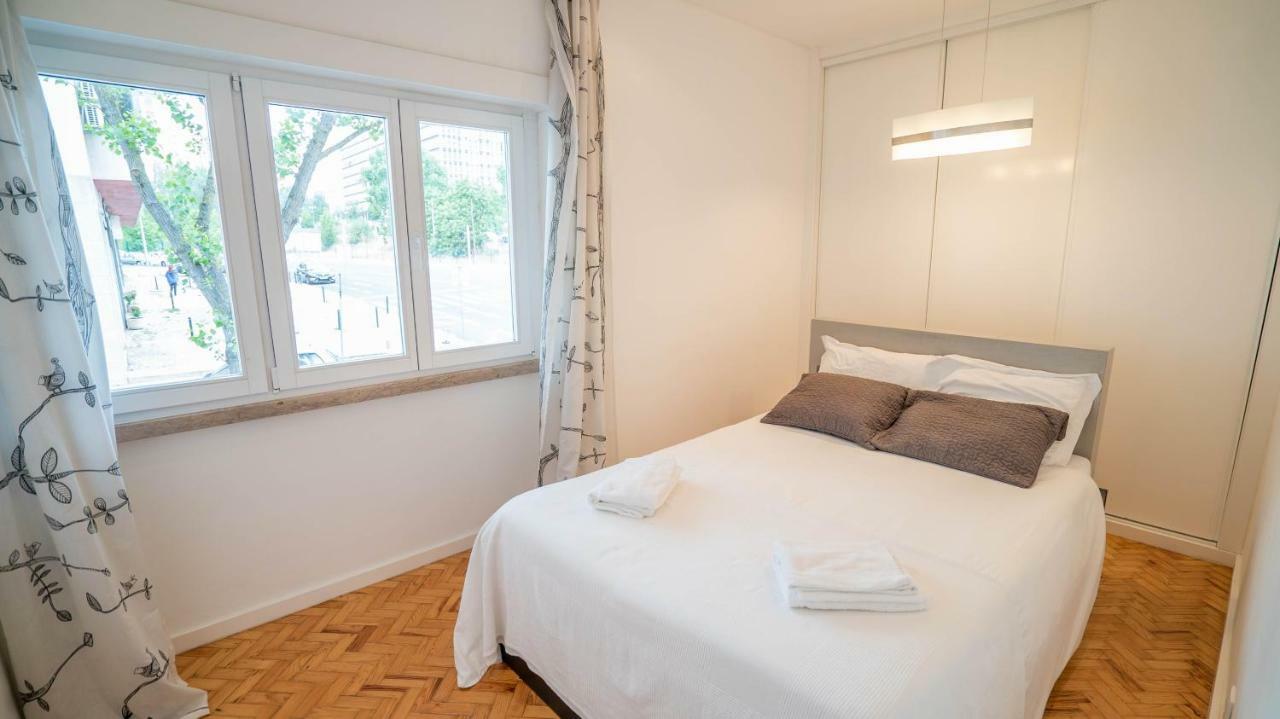 Casual @ 5 De Outubro Apartment Lisbon Luaran gambar